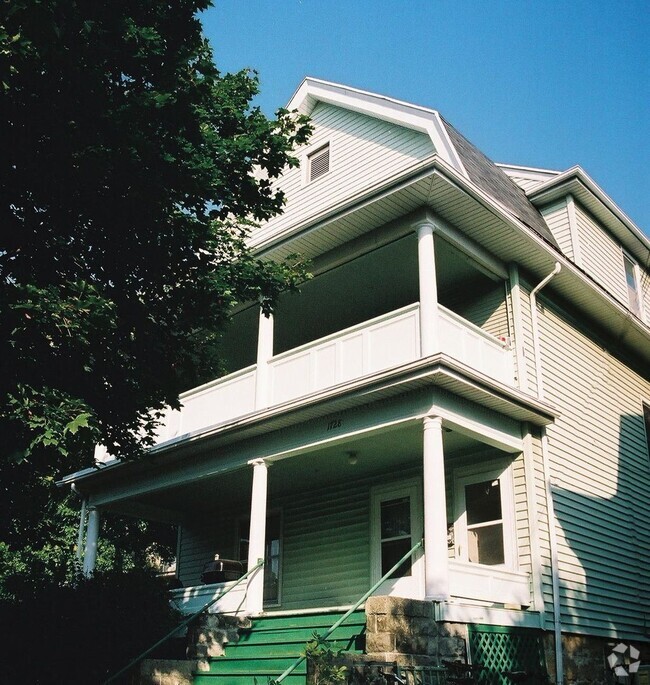 Building Photo - Three Flat on Van Hise Ave.