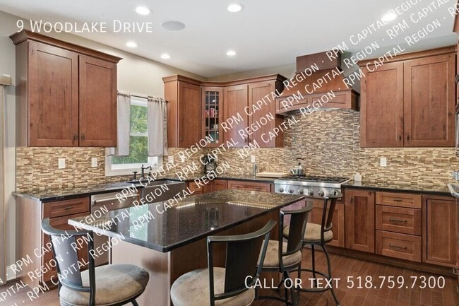 Building Photo - 9 Woodlake Dr