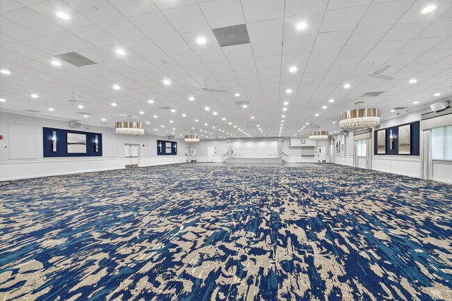 Building Photo - 7076 Huntington Ln