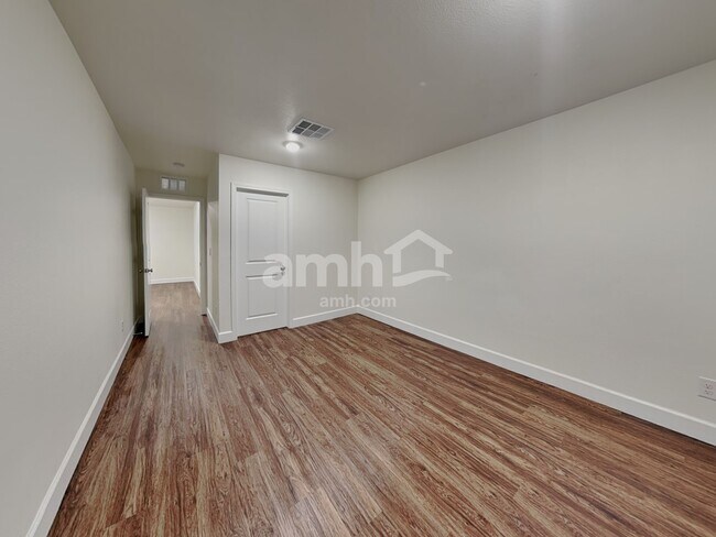 Building Photo - 6139 Schmidt St