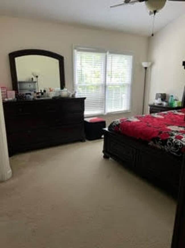 Building Photo - Charming updated 3 bedroom and 2.5 bath Townhome in Adams Farm Greensboro