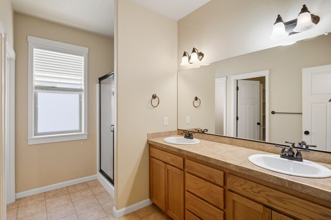 Building Photo - Delightful 4-Bedroom, 2.5-Bath Home in the...