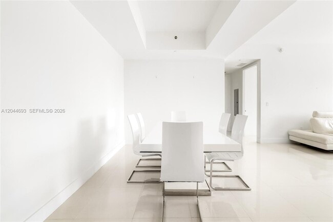 Building Photo - 16001 Collins Ave