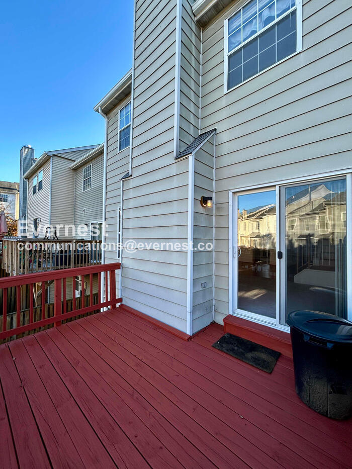 Building Photo - 16321 Taconic Cir