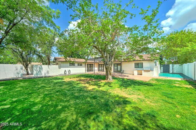 Building Photo - 4331 E Avalon Dr