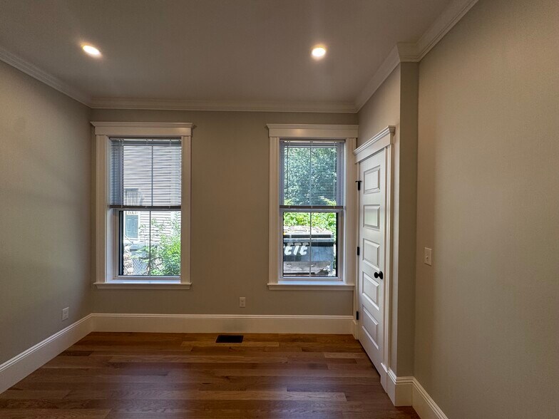 Building Photo - 170 Webster Ave