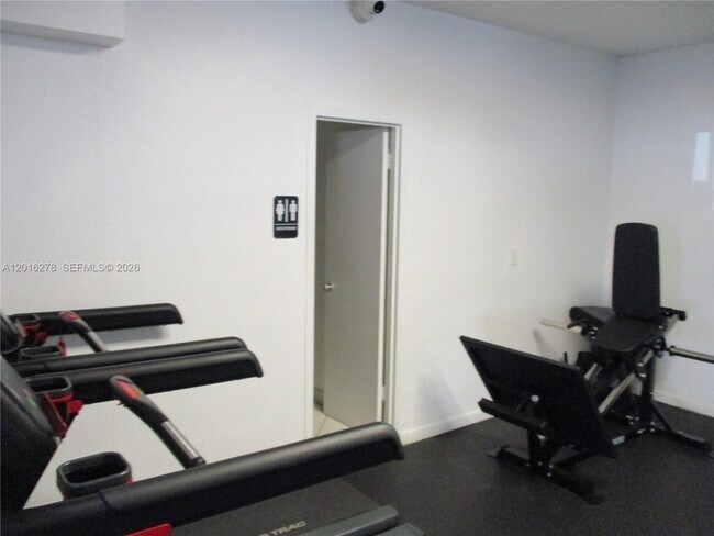 Building Photo - 5313 Collins Ave