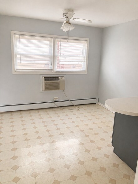 Building Photo - 801 S La Grange Rd