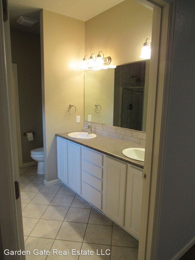 Building Photo - 3 br, 2 bath House - 841 Recluse