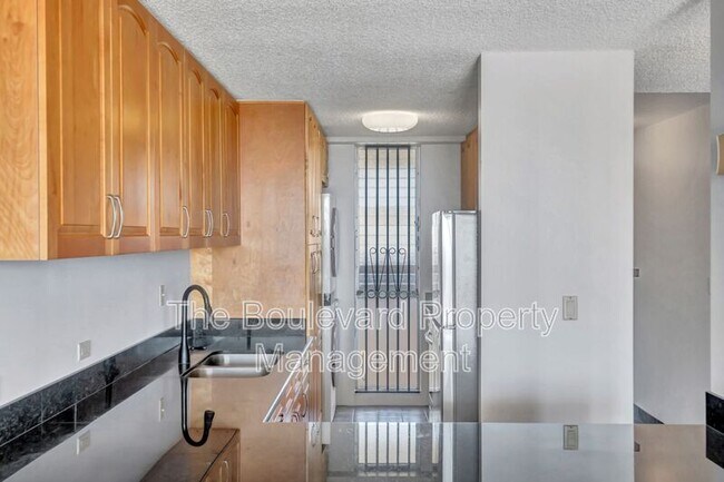 Building Photo - 4300 Waialae Ave