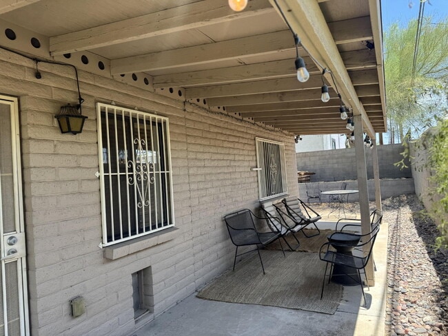 Building Photo - 4 bedroom 2 bath with W/D ask about our move in special!