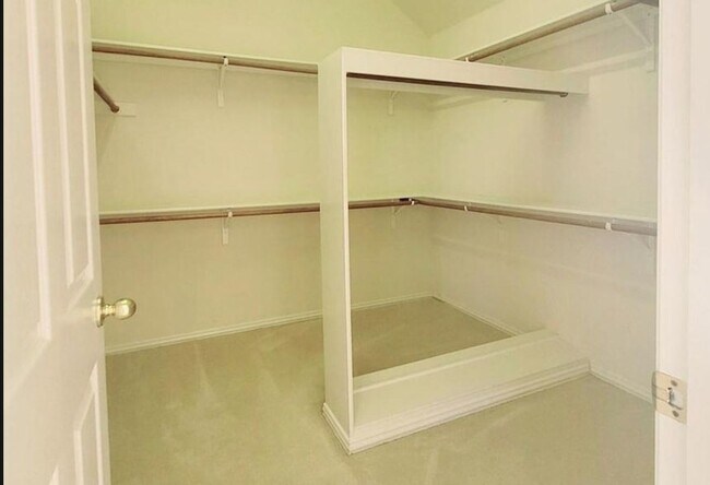 Building Photo - 6401 Dakota Dr