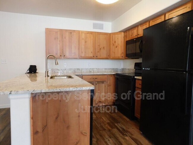 Building Photo - 657 Trinity Way