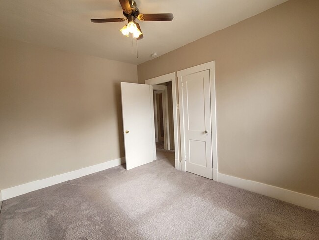 Building Photo - bro2929