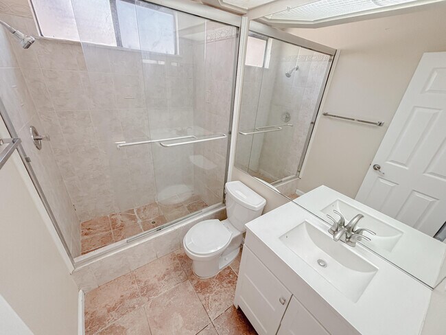Building Photo - 39360 Longhorn Ct