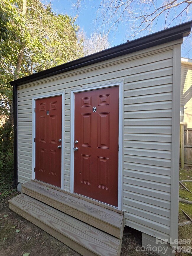 Building Photo - 268 Southcircle Dr NW
