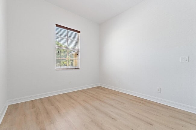 Building Photo - 150 Lismore Ln