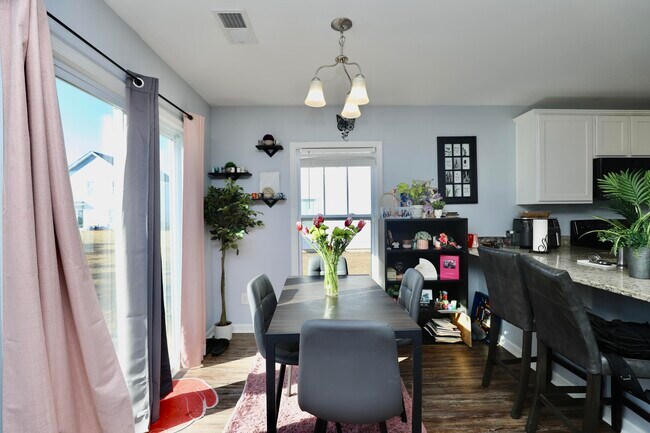 Building Photo - 1009 Providence Plantation Dr