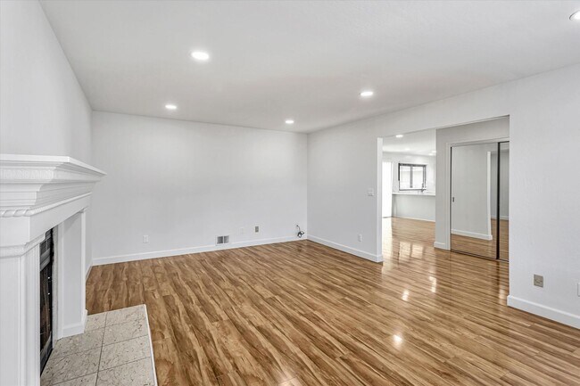 Building Photo - 1680 Chestnut St