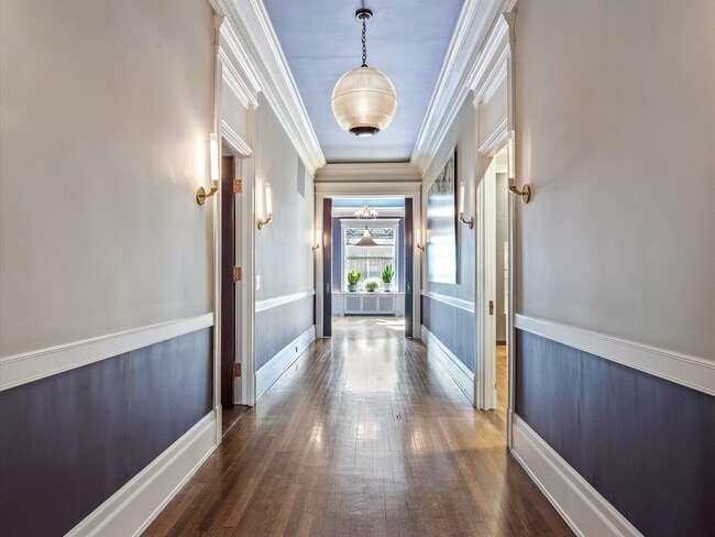 Building Photo - 1210 N Astor St