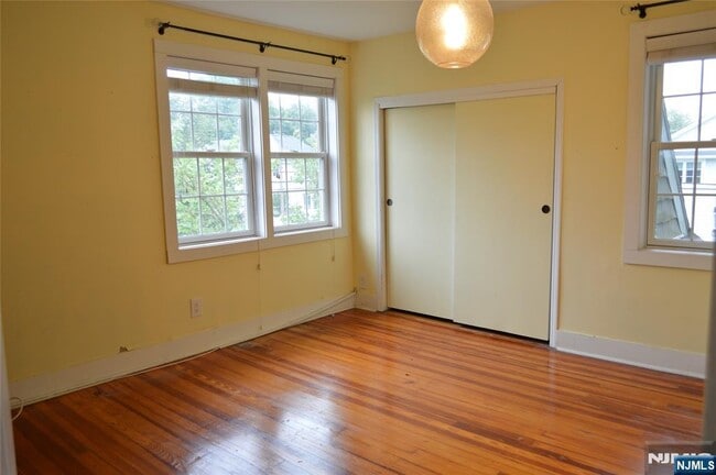 Building Photo - 112 Tenafly Rd