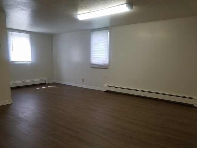 Building Photo - 612 Middlebury St