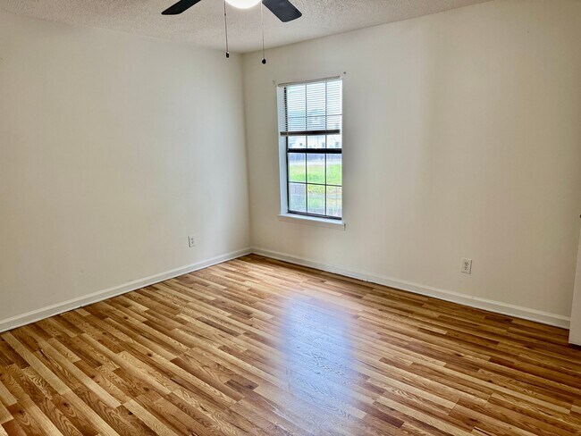 Building Photo - 127 E Pamela Dr