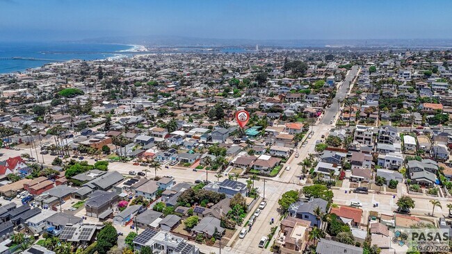 Building Photo - Charming Ocean Beach Home!