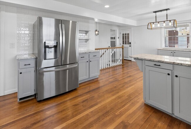 Building Photo - Stunning 4 bed + office, 4 bath rental home in Damascus!