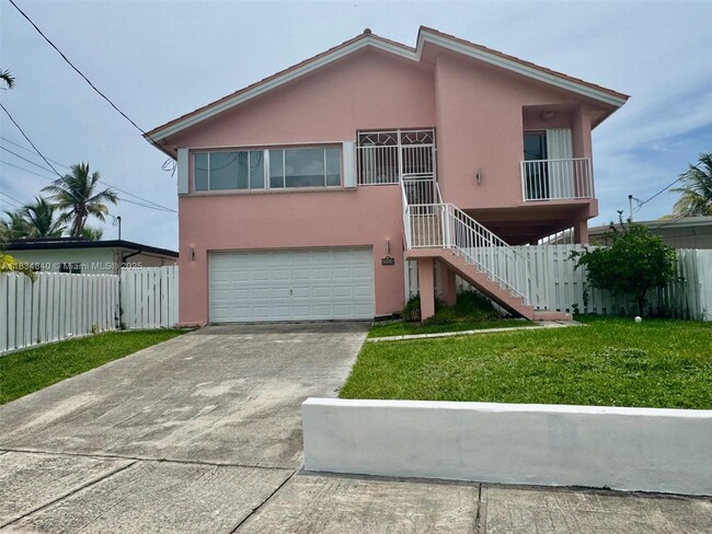 Building Photo - 10911 N Bayshore Dr