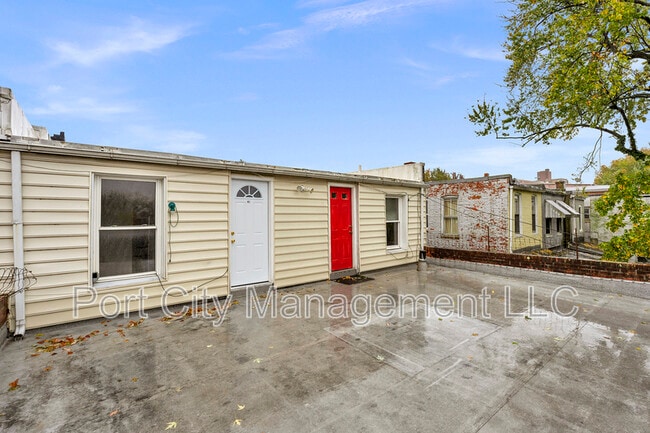 Building Photo - 4032 Roland Ave