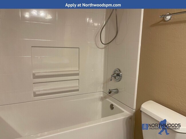 Building Photo - Very Nice 3 Bedroom 1.5 Bath Home-Located ...