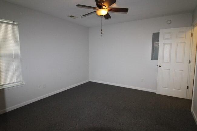 Building Photo - 1840 Polaris Dr