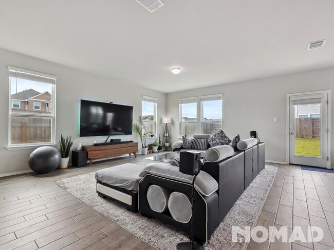 Building Photo - 101 Crescent St