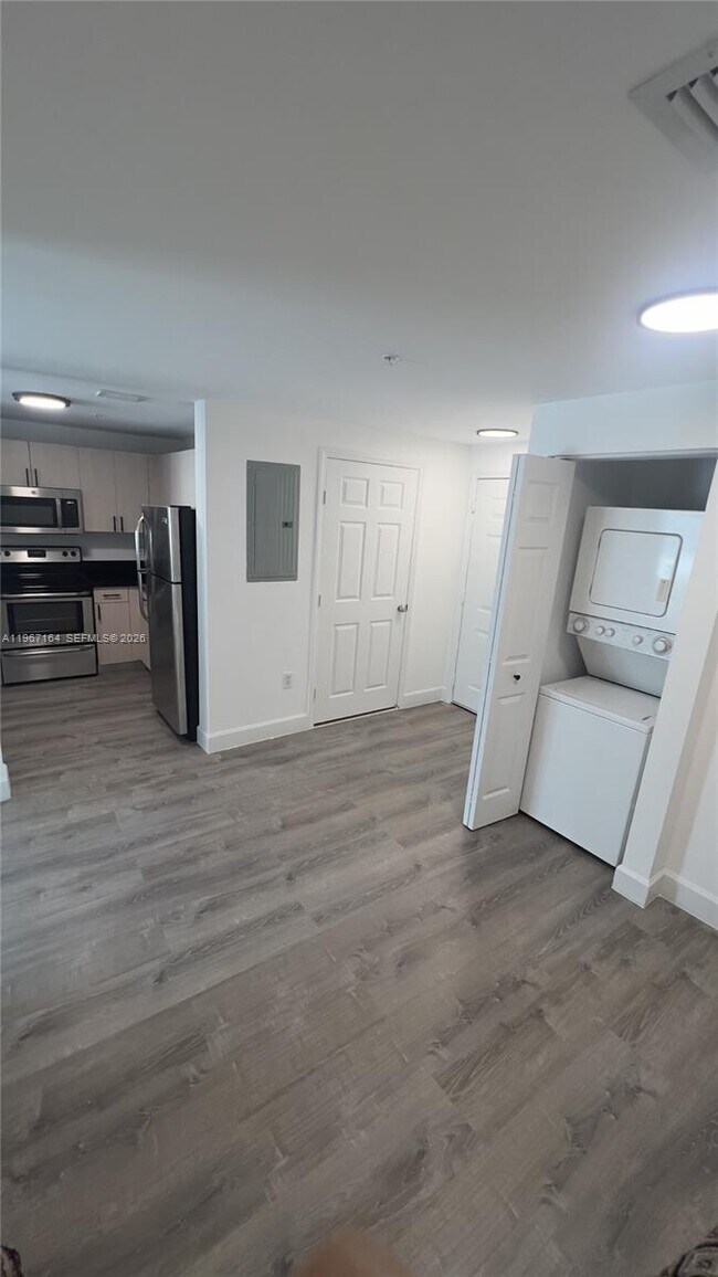 Building Photo - 50 Menores Ave