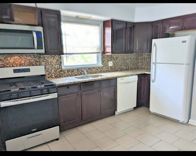 Building Photo - 5544 N Campbell Ave