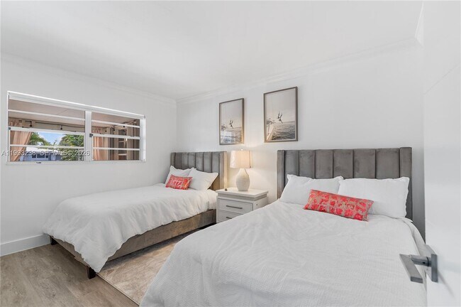 Building Photo - 2207 NE 16th Ave