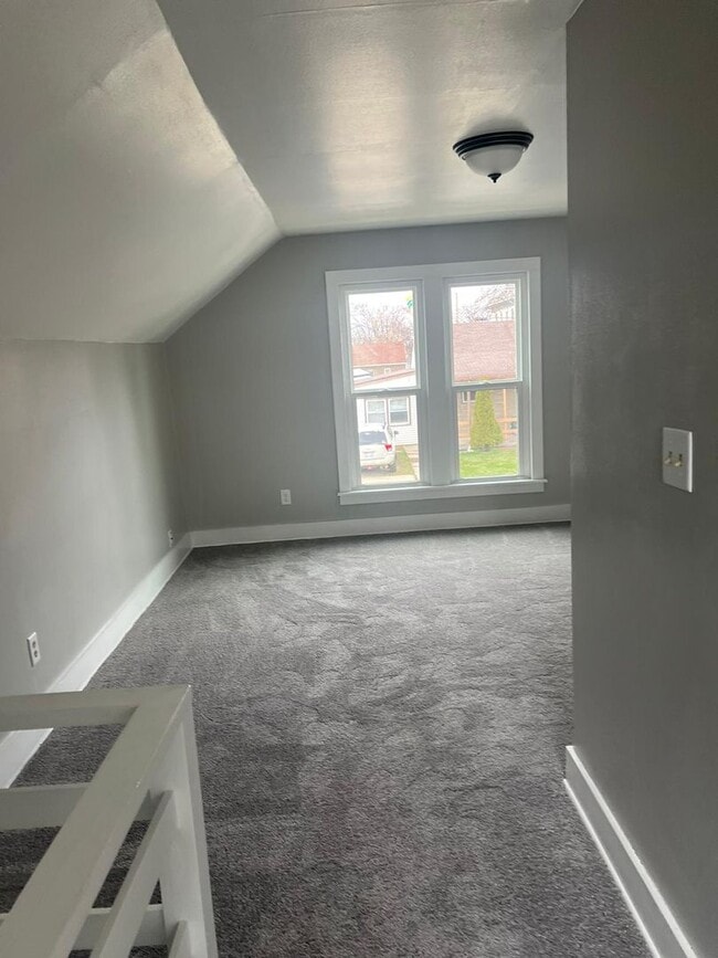 Building Photo - FOR RENT: Recently renovated home in Neenah!