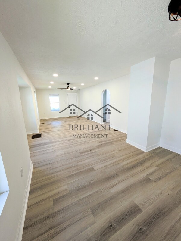 Building Photo - 523 N Alton Ave