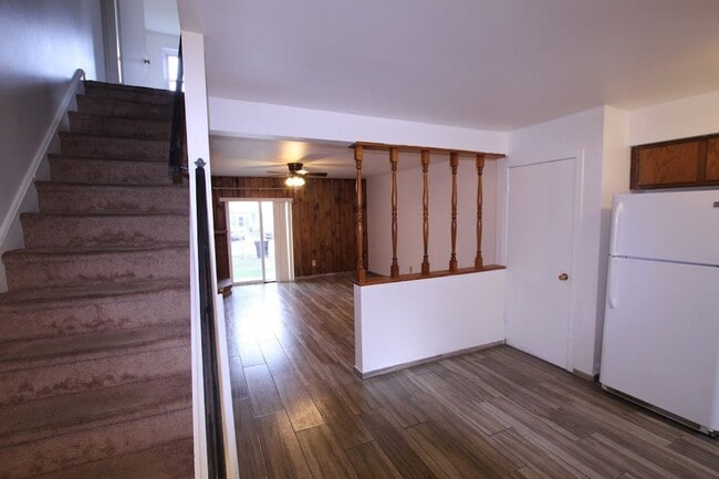 Building Photo - Spacious & Well-Maintained Home