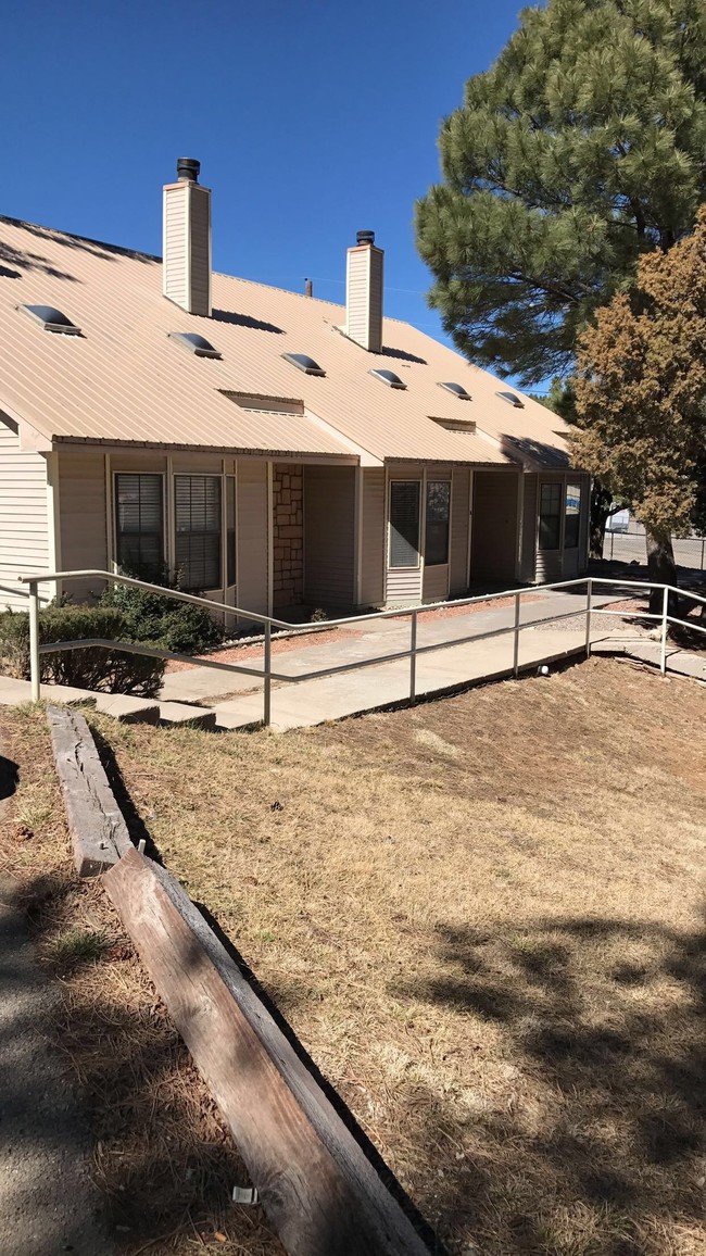 Level entry - Aspen Circle Apartments