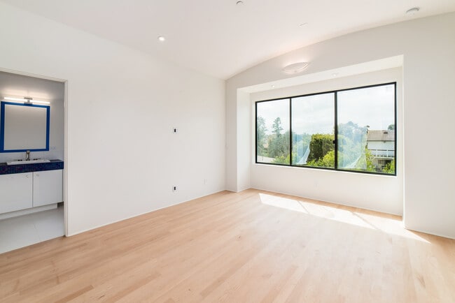 Building Photo - 157 W Leucadia Blvd