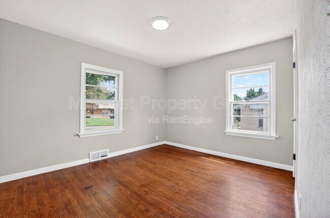 Building Photo - 10027 Lilac Ave