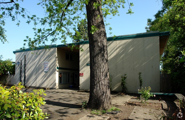 Building Photo - 1247 W 8th Ave