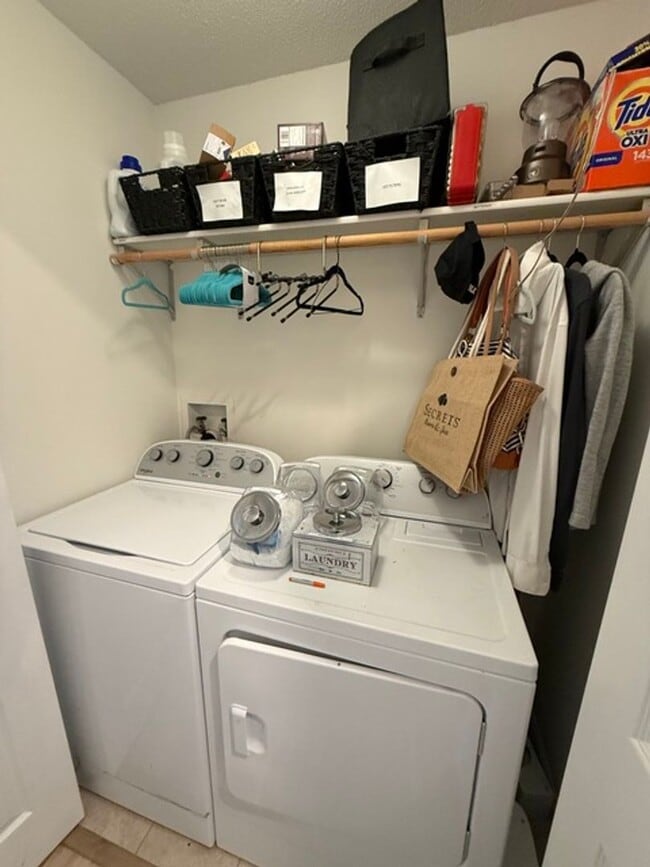 Building Photo - Spacious 4BR Home in Seven Oaks with Garage & Fenced Yard