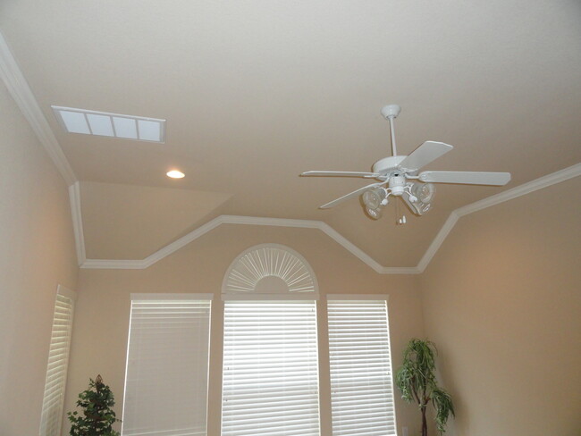 Building Photo - 10024 Lisi Anne Dr