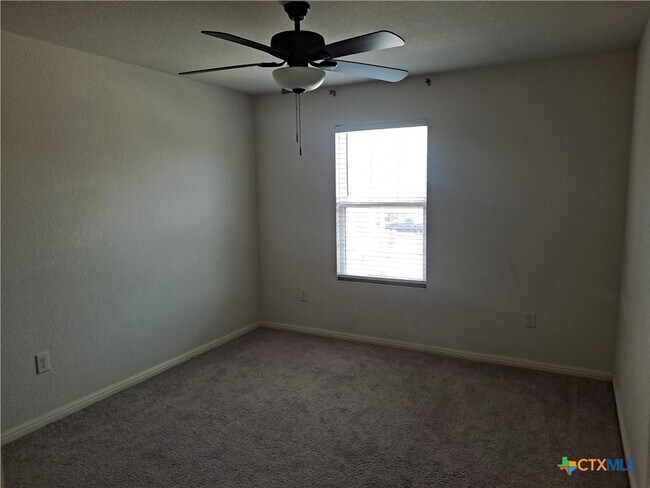 Building Photo - 225 Rainey Dr