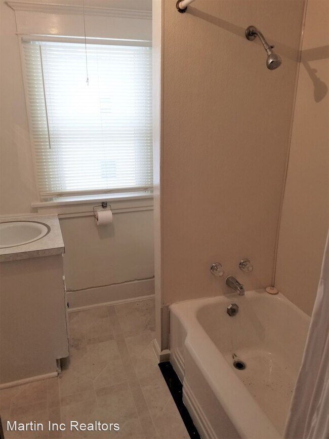 Building Photo - 1 br, 1 bath House - 52 1/2 Franklin St