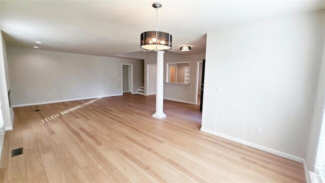 Building Photo - 11921 Shady Trail Ln