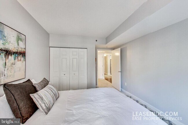 Building Photo - 1150 K St NW